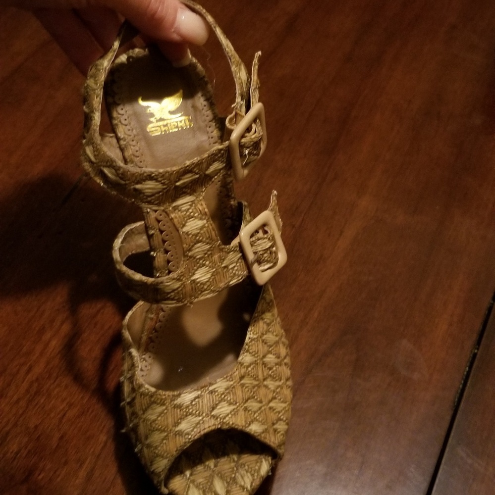 Sandles - Picture 2 of 4